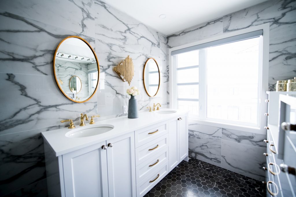 luxury-bathroom-with-marble-tile-decor-bathroom-renovations-1024x682